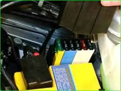 Замена предохранителей основного блока предохранителей