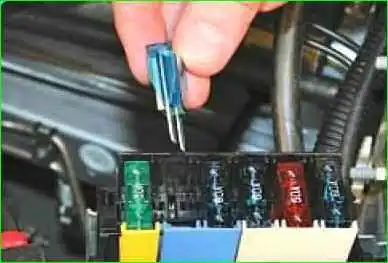 Замена предохранителей основного блока предохранителей