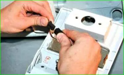 Sustitución del sensor de temperatura interior Lada Priora
