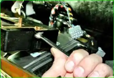 Entfernung und Einbau eines Fenstersteuergerätes mit Doppelverglasung Aus- und Einbau eines Fenstersteuergerätes mit Doppelverglasung