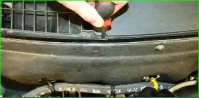 Снятие и установка накладок ветрового стекла Лада Приора