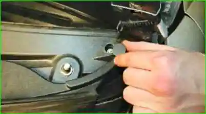 Снятие и установка накладок ветрового стекла Лада Приора