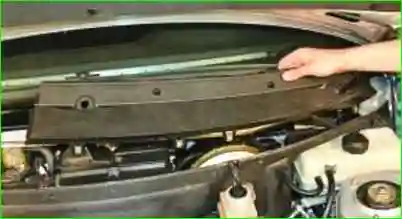 Снятие и установка накладок ветрового стекла Лада Приора