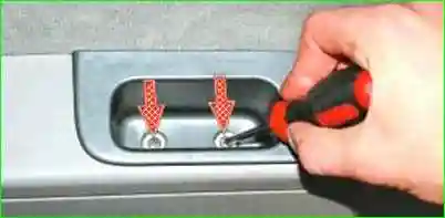 Снятие и установка обивки передней двери