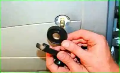 Снятие и установка обивки задней двери