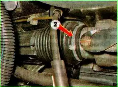 Снятие и установка чехла рулевого механизма Снятие и установка чехла рулевого механизма