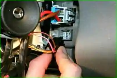 Снятие и установка рулевой колонки с электроусилителем