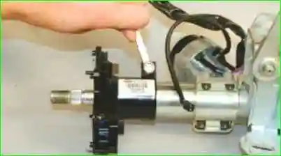 Снятие и установка рулевой колонки с электроусилителем