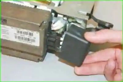 Снятие и установка рулевой колонки с электроусилителем