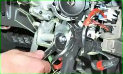 Снятие и установка рулевой колонки с электроусилителем