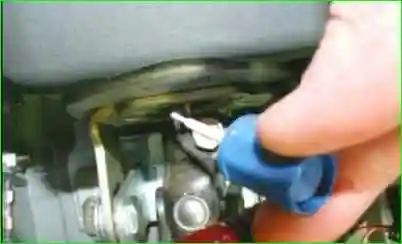 Снятие и установка карданного вала рулевого управления