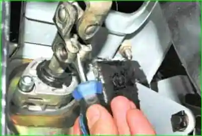 Снятие и установка карданного вала рулевого управления