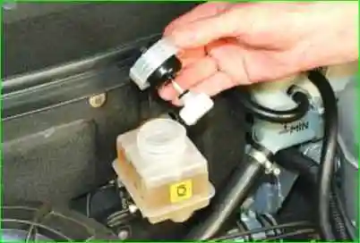 Замена тормозной жидкости