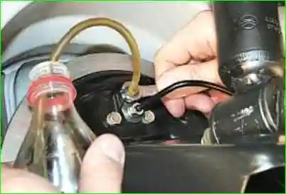 Замена тормозной жидкости