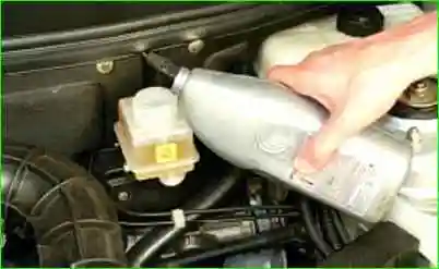 Прокачка гидропривода тормозов 