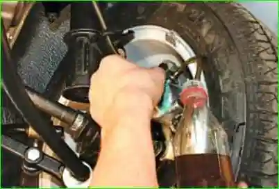 Прокачка гидропривода тормозов 