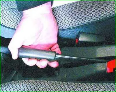 Checking the parking brake