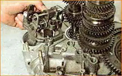 Disassembling and assembling the Lada Priora gearbox