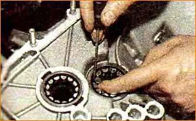 Disassembling and assembling the Lada Priora gearbox
