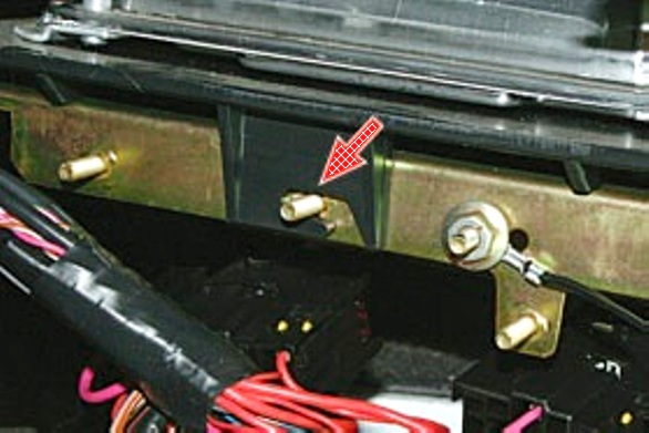 Снятие и установка электронного блока управления двигателем автомобиля Лада Приора