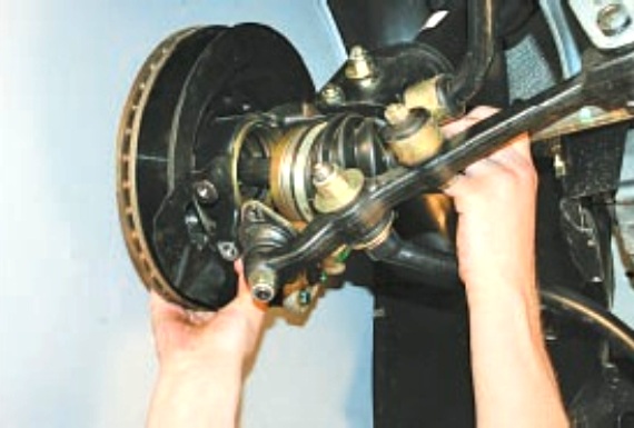 Снятие и установка приводов передних колес