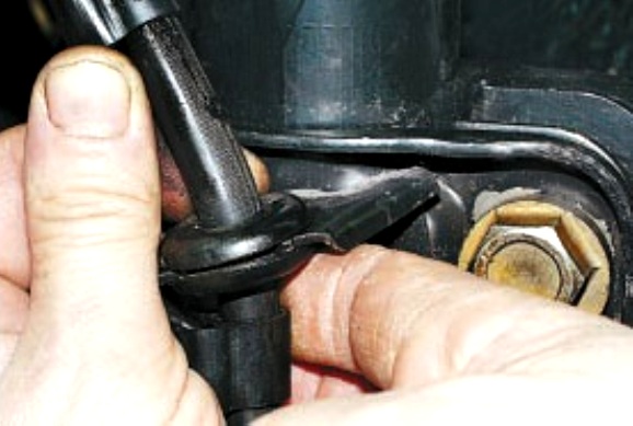 Замена шланга тормозов переднего колеса