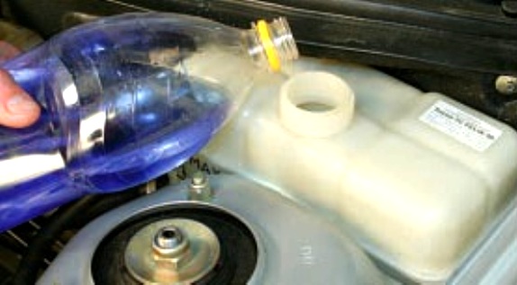 Как заменить охлаждающую жидкость двигателя Лада Приора