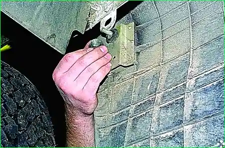 Снятие и установка бамперов автомобиля Соболь