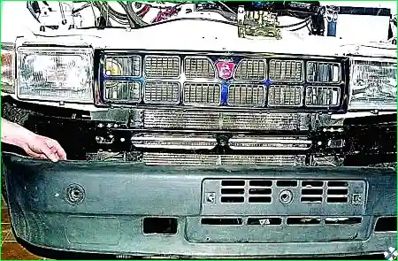 Снятие и установка бамперов автомобиля Соболь