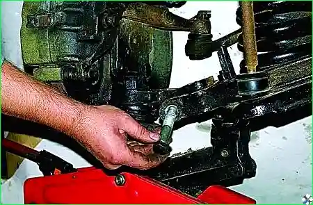 Замена пружины подвески автомобиля Соболь