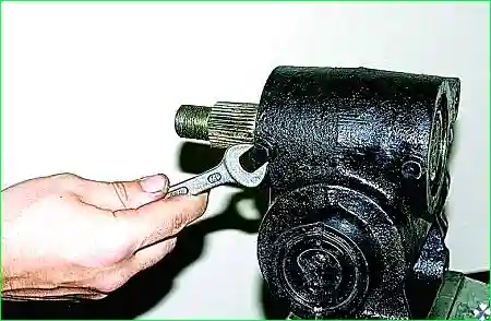 Регулировка рулевого механизма с гидроусилителем автомобиля Соболь