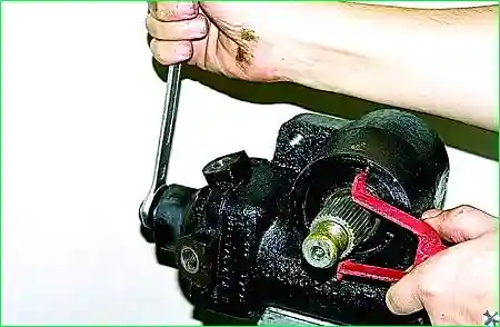 Регулировка рулевого механизма с гидроусилителем автомобиля Соболь