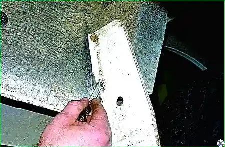 Снятие и установка бамперов автомобиля Соболь