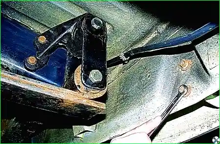 Снятие и установка бамперов автомобиля Соболь