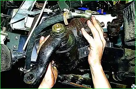 Снятие и регулировка рулевого механизма с гидроусилителем автомобиля Соболь