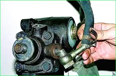 Снятие и регулировка рулевого механизма с гидроусилителем автомобиля Соболь