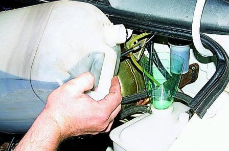 Как заменить охлаждающую жидкость автомобиля Соболь