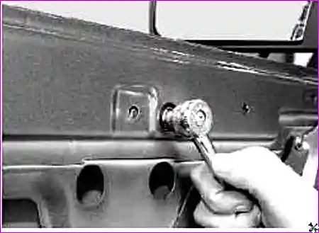 Верхняя гайка крепления