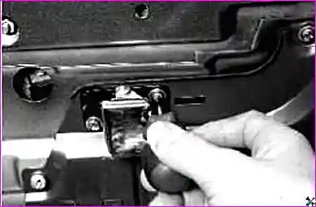 Винты крепления внутренней ручки