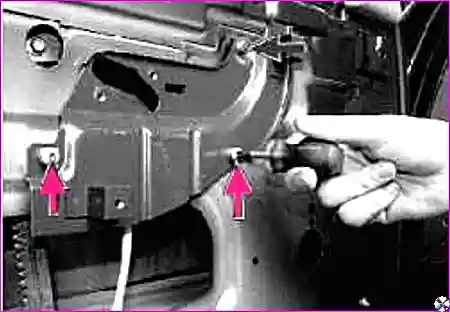 Винты крепления кронштейна