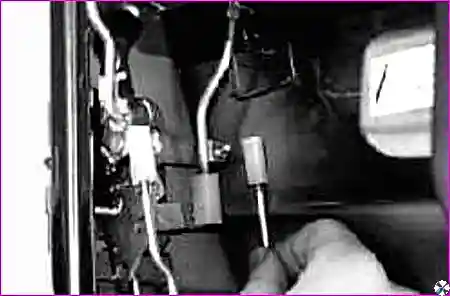 Тяга привода выключения замка