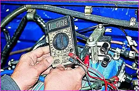 Измерение сопротивления первичной обмотки Подключение омметра к выводам первичной обмотки катушки