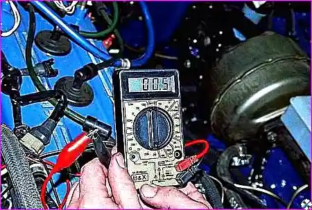 Коррекция показаний омметра Измерение сопротивления проводов прибора для повышения точности