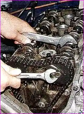 Снятие шестерен с распределительных валов