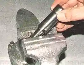 Снятие и установка гидронатяжителей цепей 