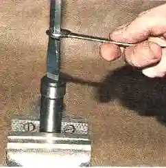 Снятие и установка гидронатяжителей цепей 