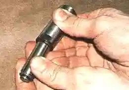 Снятие и установка гидронатяжителей цепей 