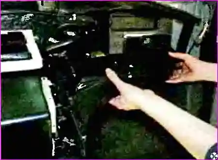 Гайка крепления отопителя к передней панели