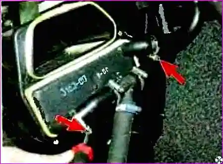 Вторая гайка крепления отопителя