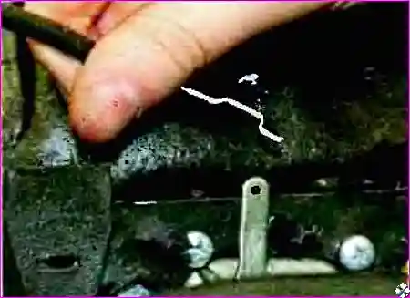 Скоба крепления троса управления краном отопителя